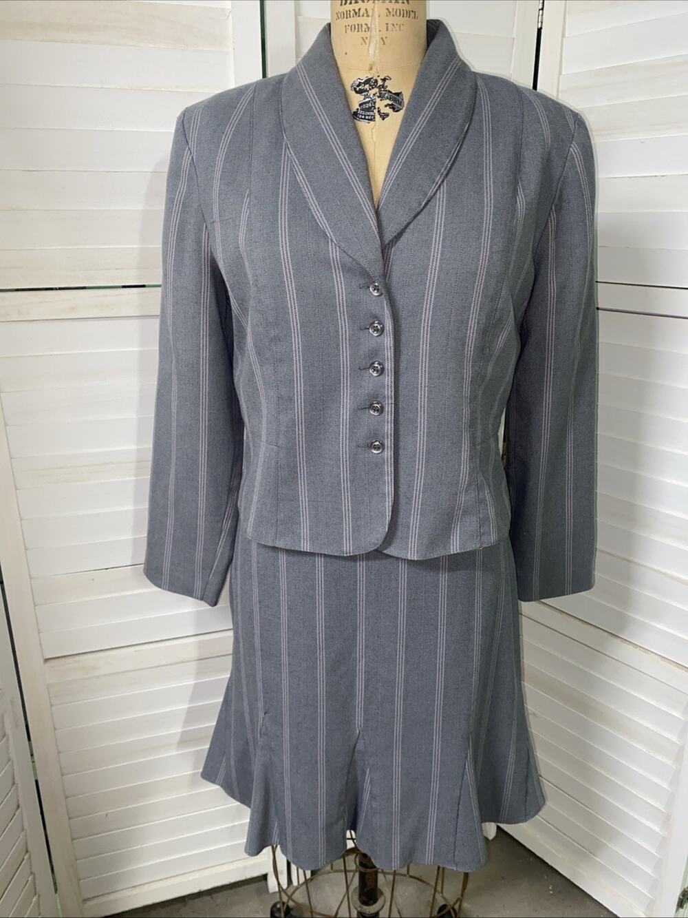 90s Y2K Danny & Nicole 2 Piece Skirt Suit Size 14 Gray Stripe Ruffled Hem Skirt
